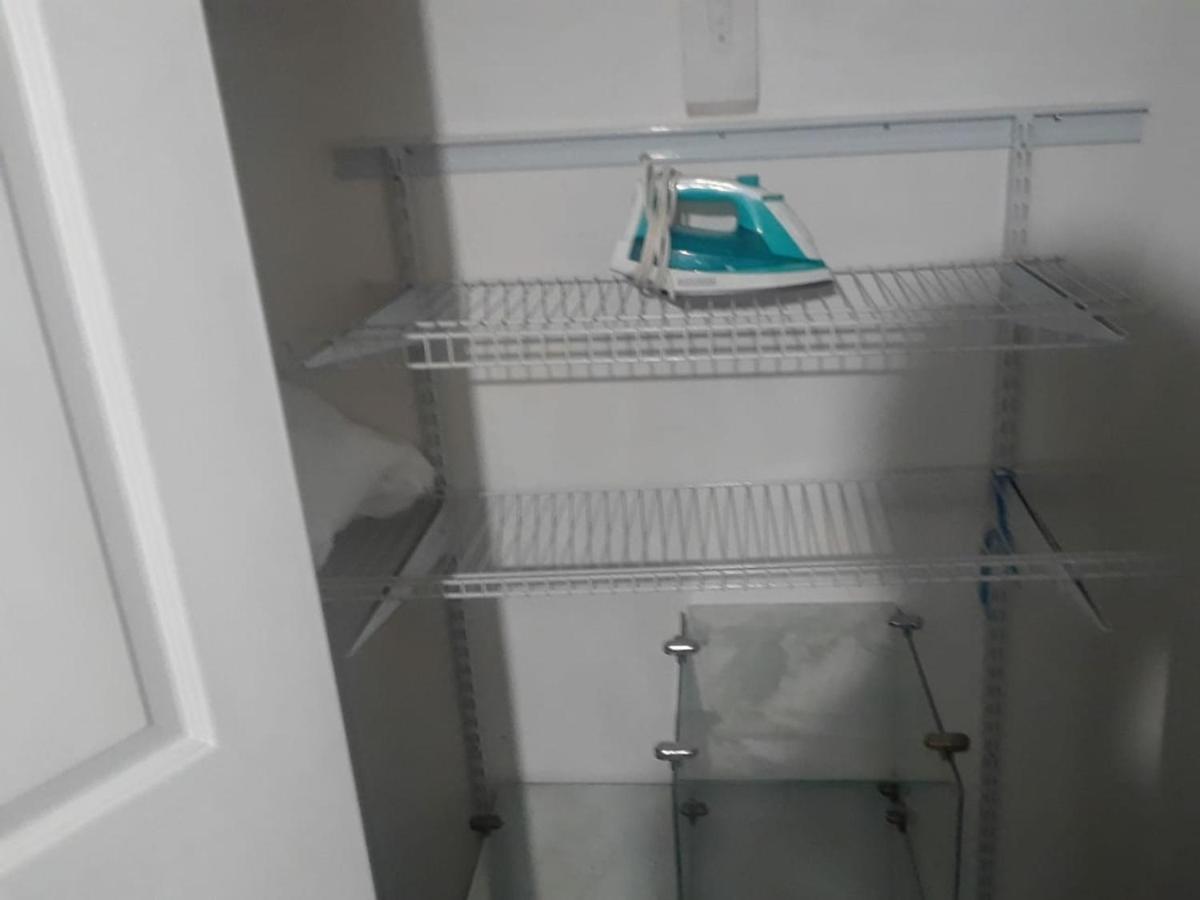 מיאמי Snug Minimalist Full Bed With 50 Inch Smart Tv, Netflix, Airplay, Mini-Fridge, And 500 Mbps Wifi Near Fiu, Dolphin Mall, Airport מראה חיצוני תמונה